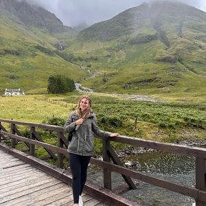 Meet your Posher, Casey